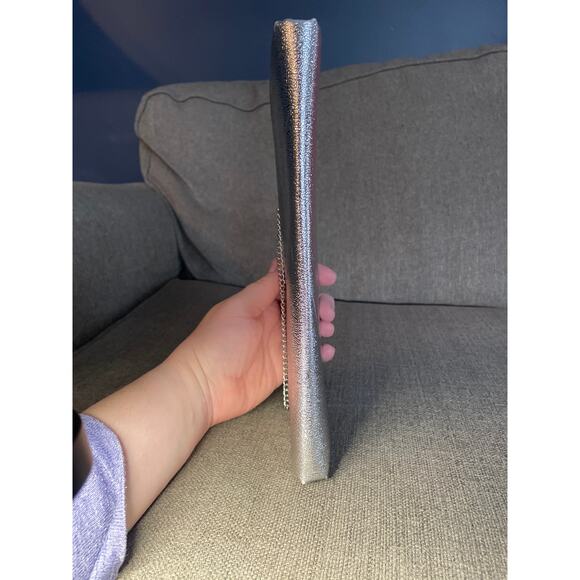 Vintage, Silver Textured Clutch Bag, Textured Opening, Chain Strap, Glam, Dressy - Picture 3 of 6